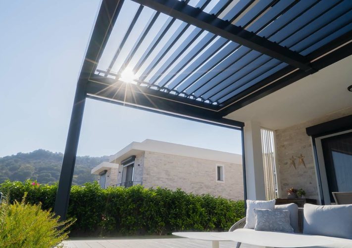 Pergola bioclimatique en aluminium