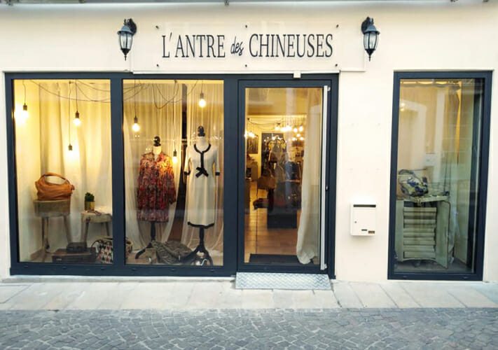 Devanture et vitrine de magasin sur mesure dans le Vaucluse par Alu Vaison